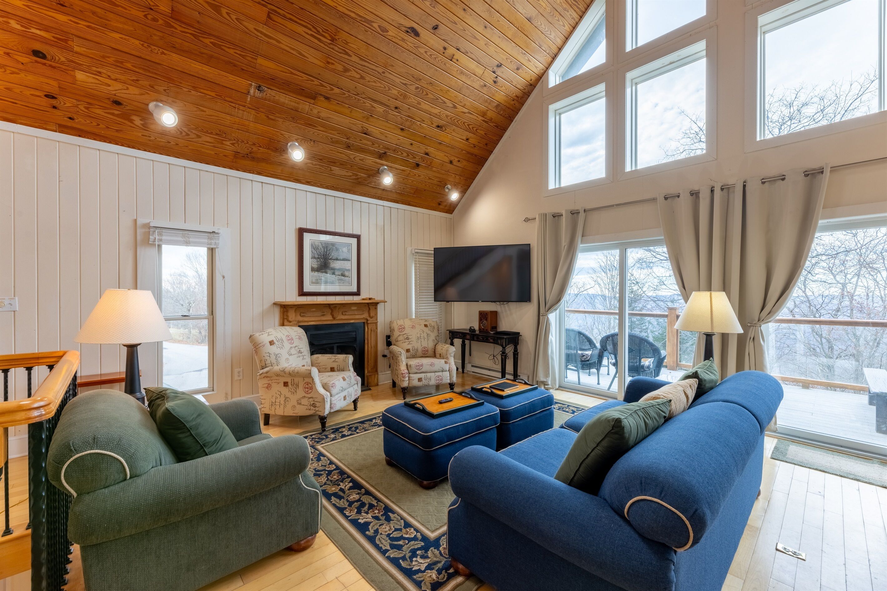 Smart-TV, Kamin, DVD-Player, Tischfußball