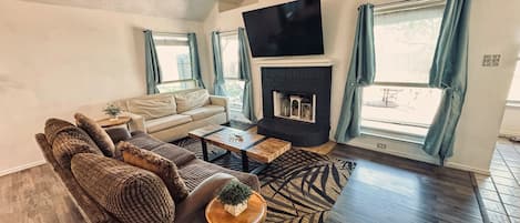 Smart TV, fireplace
