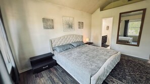 3 bedrooms, desk, iron/ironing board, free WiFi