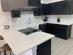 Refrigerador, microondas, horno, placa de cocina