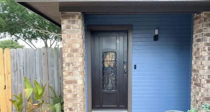 Spacious Family Friendly Retreat Centrally Located with Big Backyard