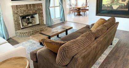 Spacious Family Friendly Retreat Centrally Located with Big Backyard