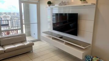 Smart TV, table tennis