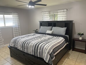 3 quartos, escrivaninha, Wi-Fi, roupa de cama