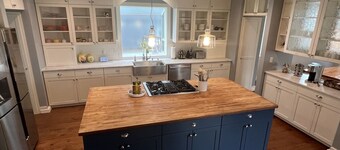 Downtown Mid-Century Modern Luxury Getaway