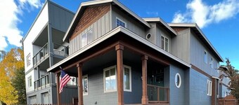 Downtown Mid-Century Modern Luxury Getaway