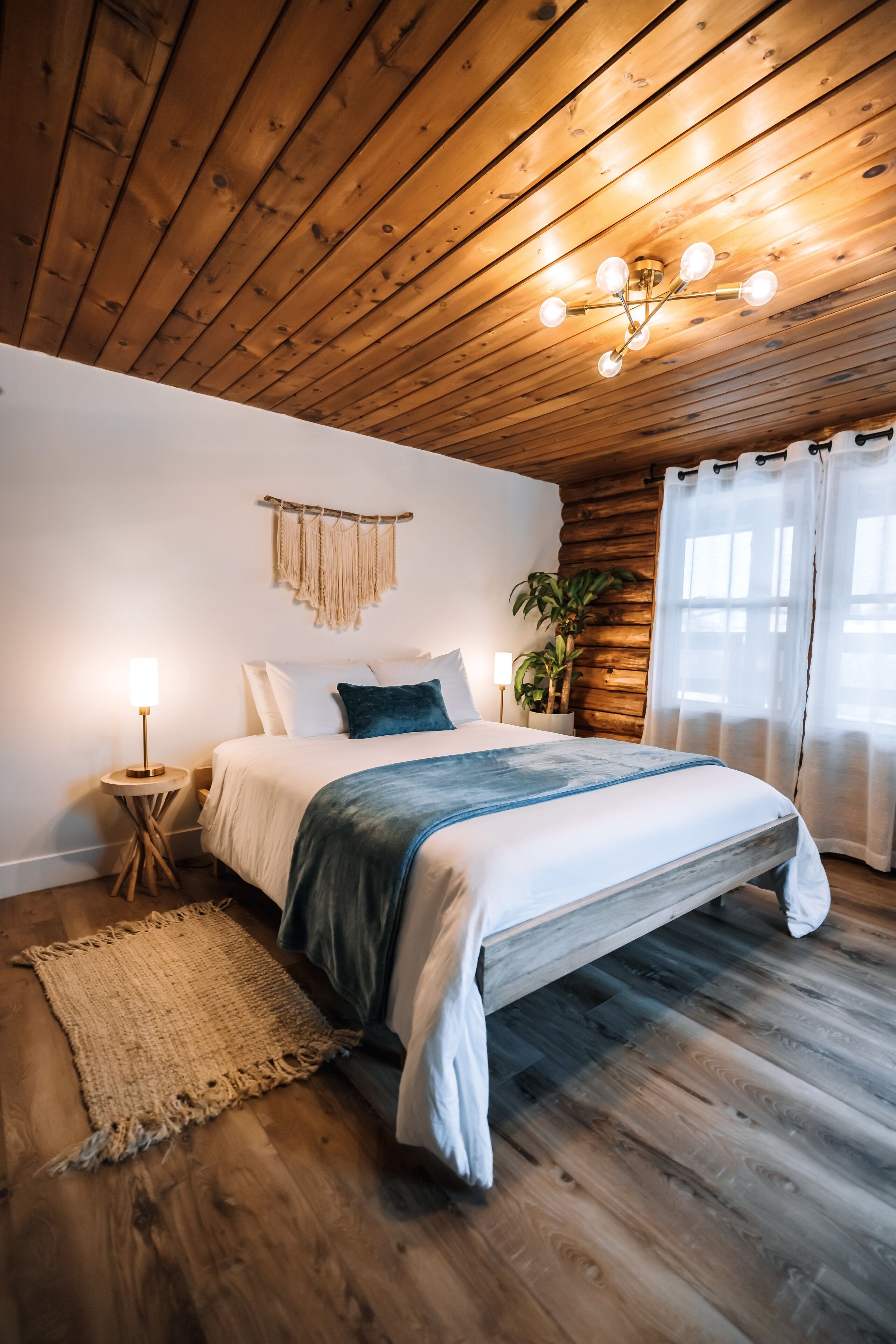 Modern Log Cabin Retreat l Hot Tub l Sauna l Views
