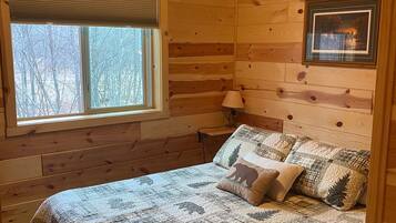 2 bedrooms, travel crib, free WiFi, bed sheets