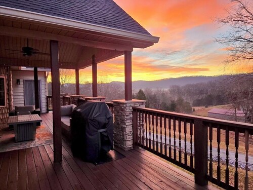 MOUNTAIN CABIN IN EAST TENNESSE 