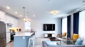 Smart TV, books - Port Stanley 5 BRs 3Bath Cottage in Kokomo Beach Club - Walk to Beach & Downtown (Port Stanley)