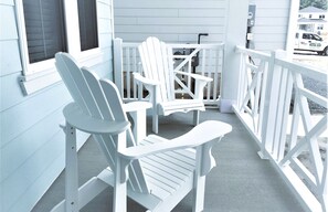 Property grounds - Port Stanley 5 BRs 3Bath Cottage in Kokomo Beach Club - Walk to Beach & Downtown (Port Stanley)