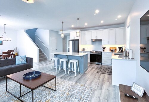 Port Stanley 5 BRs 3Bath Cottage in Kokomo Beach Club - Walk to Beach & Downtown