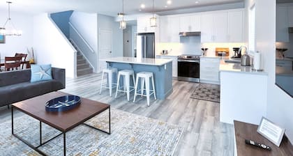 Port Stanley 5 BRs 3Bath Cottage in Kokomo Beach Club - Walk to Beach & Downtown