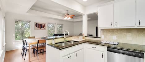Microonde, forno, piano cottura, lavastoviglie