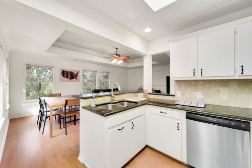 By the Lake Cozy/Quiet House