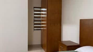 Business Suite, 1 Queen Bed, Non Smoking | Individually furnished, desk, laptop workspace, blackout drapes