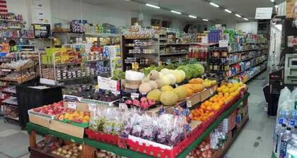 Austin Cove near subway, all shops, restaurants!