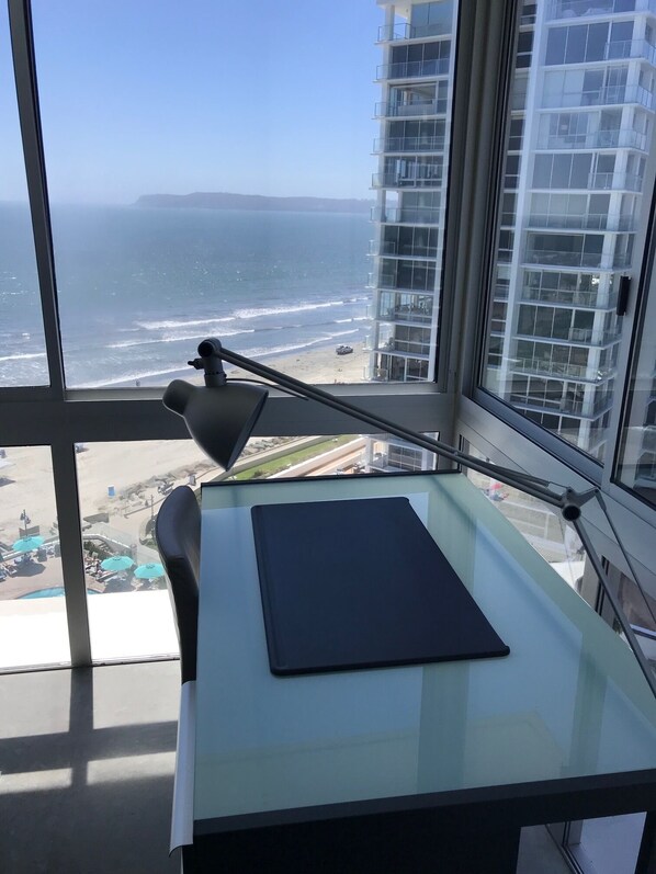 Interior - Amazing high rise unobstructed views of the Ocean and San Diego bay. (Coronado)