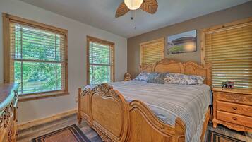 1 bedroom, desk, WiFi, bed sheets