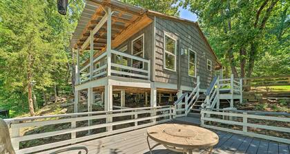 Waterfront Cottage in Fort Towson w/ 2 Decks!