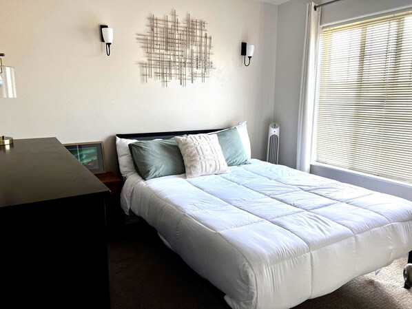 3 bedrooms, desk, free WiFi, bed sheets