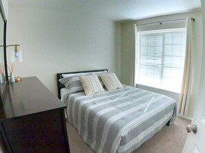 3 bedrooms, desk, free WiFi, bed sheets