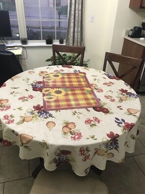 Dining - Beautiful Furnished Room (Columbia)