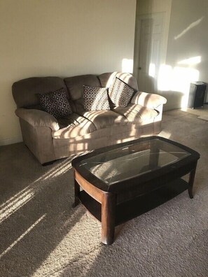 Living area - Beautiful Furnished Room (Columbia)