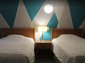 Deluxe Double Room | Egyptian cotton sheets, premium bedding, down comforters - Bluewater Motel (Sarnia)