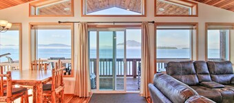 Waterfront Apt w/ Mtn View, Walk Into Town!