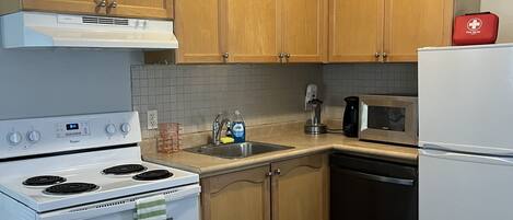 Mikrowelle, Ofen, Herdplatte, Geschirrspüler