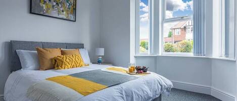 4 bedrooms, desk, iron/ironing board, WiFi