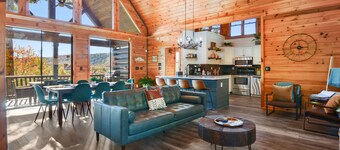 MTN VIEWS! Modern Cabin, Hot tub, Games, Families!