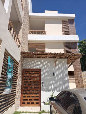 Front of property - NUEVO Y MARAVILLOSO a 5 min DE LA PLAYA (Mahahual)