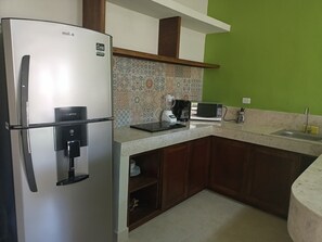Apartamento exclusivo | Cocina privada | Frigorífico grande, microondas, horno y cafetera o tetera