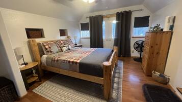 1 bedroom, desk, free WiFi, bed sheets