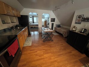 Interior - Close to Talkeetna, with easy access to Parks Hwy, walk to Denali Brewery Co. (Talkeetna)