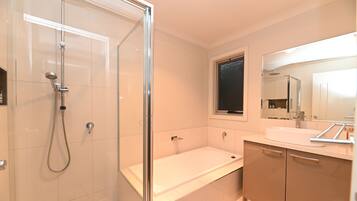 Baignoire, papier toilette
