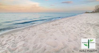 End-of-Summer Beach Cottage 🏖 2min→beach @ Bamboo Chalet ~ Lake Erie 🇨🇦