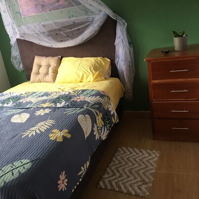 Cozy rooms at local guide property. 8 Minutes to hot springs.