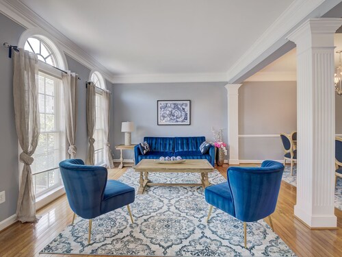 Stunning 4 bedroom townhouse 2 king suites.