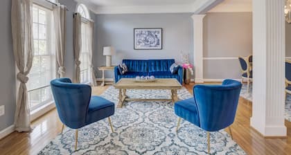 Stunning 4 bedroom townhouse 2 king suites.