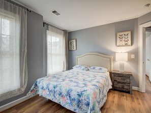 5 bedrooms, desk, iron/ironing board, free WiFi