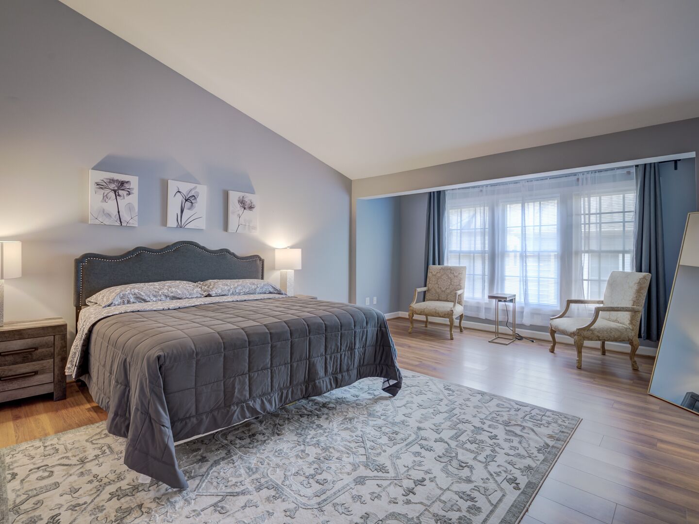 4 chambres, bureau, fer et planche à repasser, accès au Wi-Fi (inclus)