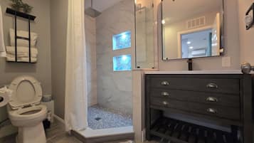 Luxury Single Room, 1 King Bed with Sofa bed, Pool View | Bathroom | Shower, designer toiletries, hair dryer, towels