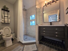 Luxury Single Room, 1 King Bed with Sofa bed, Pool View | Bathroom | Shower, designer toiletries, hair dryer, towels