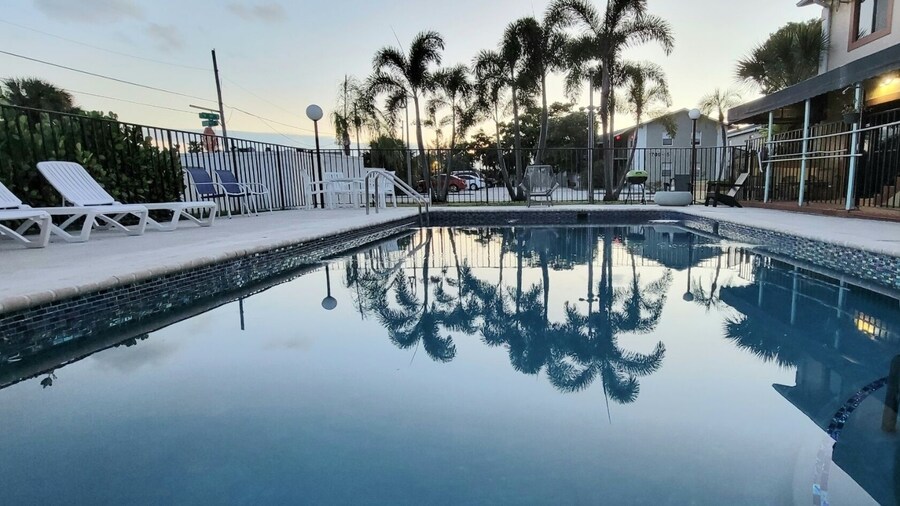 Sunny Palms Inn