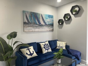 Suite estudio superior, 1 cama King size y sofá cama | Ropa de cama de alta calidad y camas con efecto memoria 