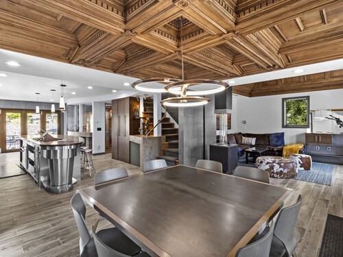 "SNOWFUN WINE CHALET" - Premium Ski, Entertain, Game Room, Parking, Old Town