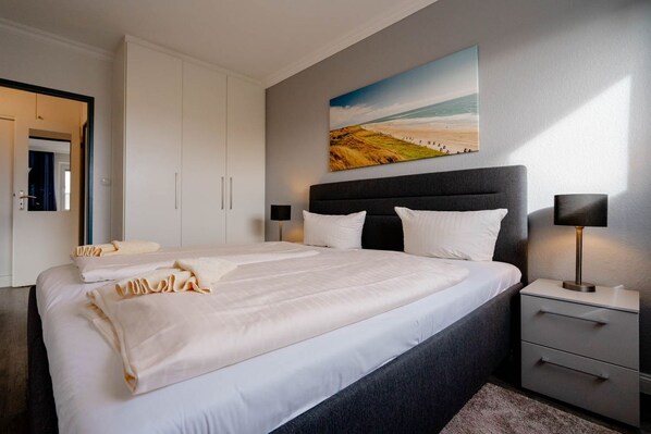 2 bedrooms, iron/ironing board, WiFi, bed sheets